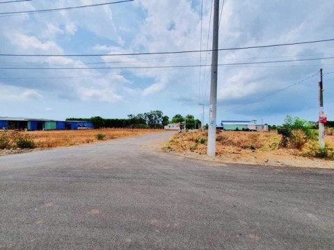 Đất nền xã Đất Đỏ - Diện tích 180m2 đường CMT 8 có sẵn thổ cư