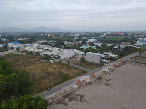 Bán đất Phước Hải gần biển. Diện tích 10 x 30 có 7 lô giá F0 3,2 tỷ 2 tháng công chứng